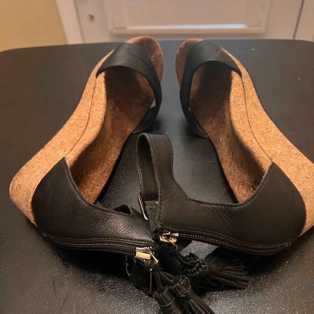 Ugg size 7.5 wedge leather sandals